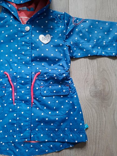 Süße Jacke mit Herzen