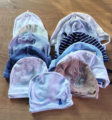 12 Babymützen