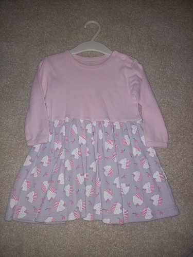 Kleid mit Cupcakes Größe 86