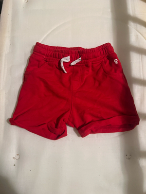Kurze Hose rot