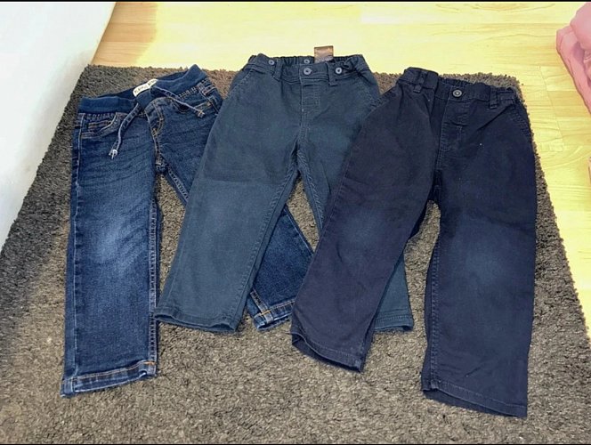 3 Hosen in der Größe 92 .