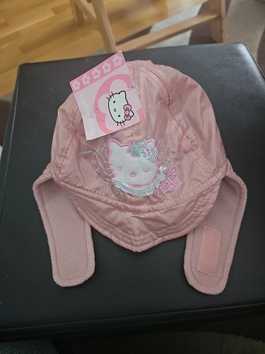 Neue ungetrage Hello Kitty Mütze gefüttert