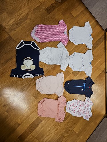Verschiedene Marken kurzarm Bodys 50/56