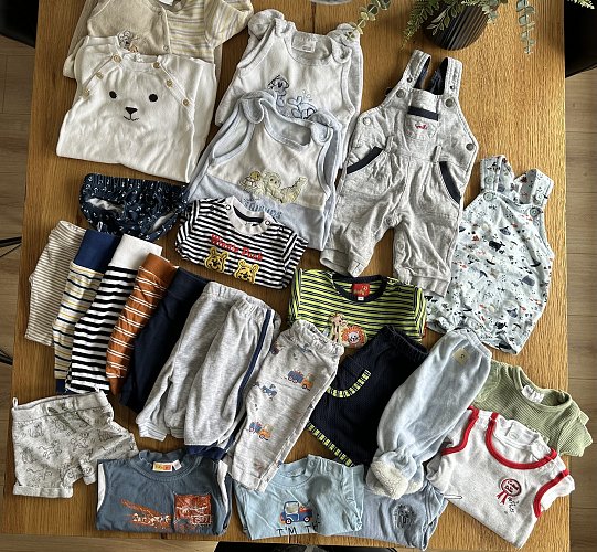 25 Teile / Jungs Baby Klamotten Paket / Größe 56