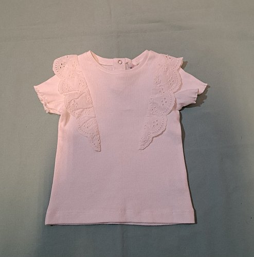 Weisses T-Shirt mit Rüschen, Gr. 74