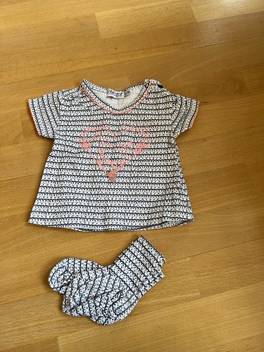 Kleines Kleidungspacket