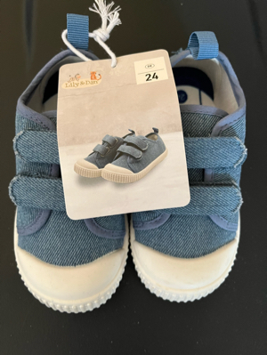 Schuhe in 24  neu