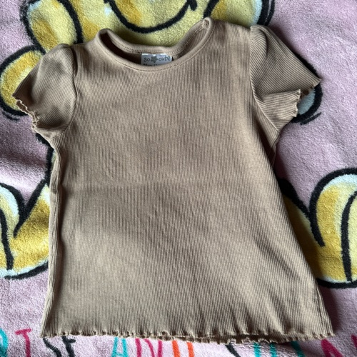 Braunes T-Shirt