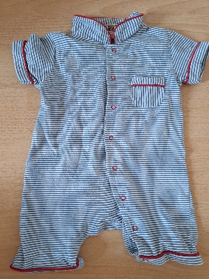 Gestreifter Strampler / Pyjama