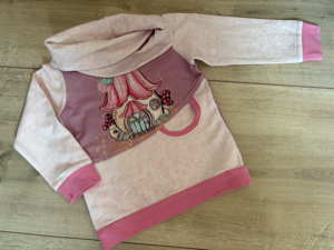 Handmade Pullover mit Wickelkragen und Bauchtasche 104 neu
