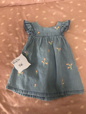 Jeanskleid mit Blumen