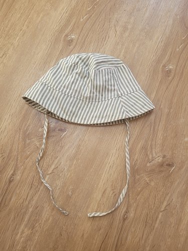 Grün weißer Sonnenhut / Sonnenmütze für Babyjungen von H&M Gr. 62 / 68