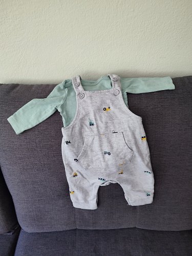 Jungen Set mit Body und Latzhose