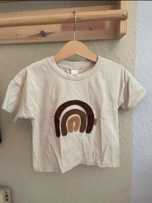 T-Shirt mit Regenbogen Applikationen Größe 12m-18m