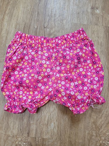 Süße kurze Hose / Shorts für Babymädchen Gr. 80