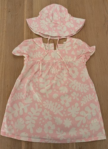 Sommerkleid mit Sonnenhut