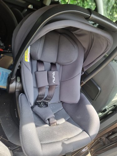 Nuna Babyschale und Isofix
