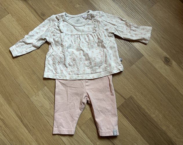Pullover und Hose
