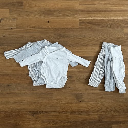 3 Langarmbodies mit Hosen