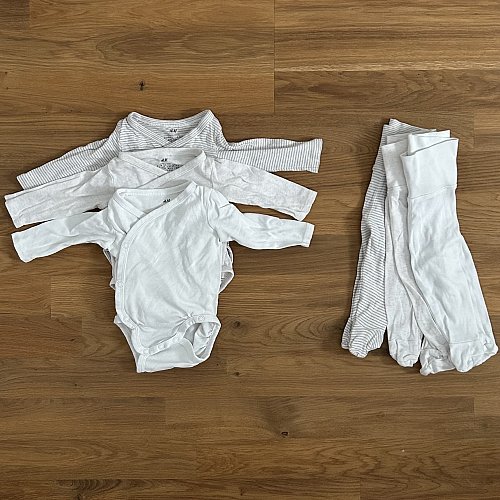 3 Wickelbodies mit Hosen mit Füßen