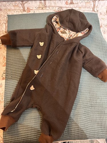 Warmer selbstgenähter Overall