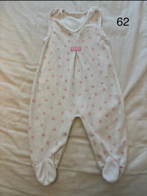 Strampler mit Blümchen Größe 62