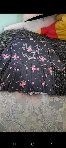 Graues Kleid