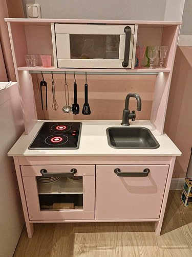 Ikea kinderküche rosa mit Beleuchtung und Zubehör