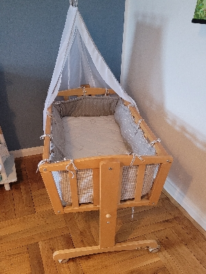 Babywiege mit Zubehör