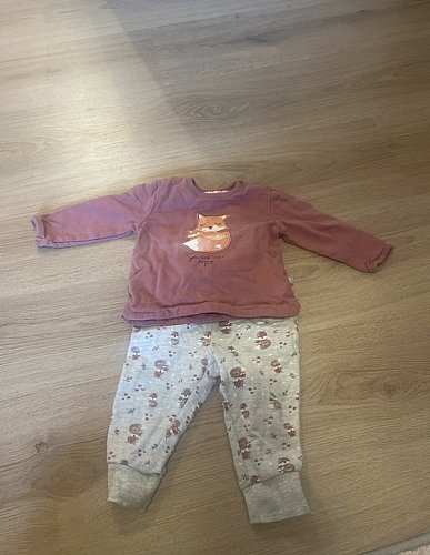 Set aus Pullover und Hose