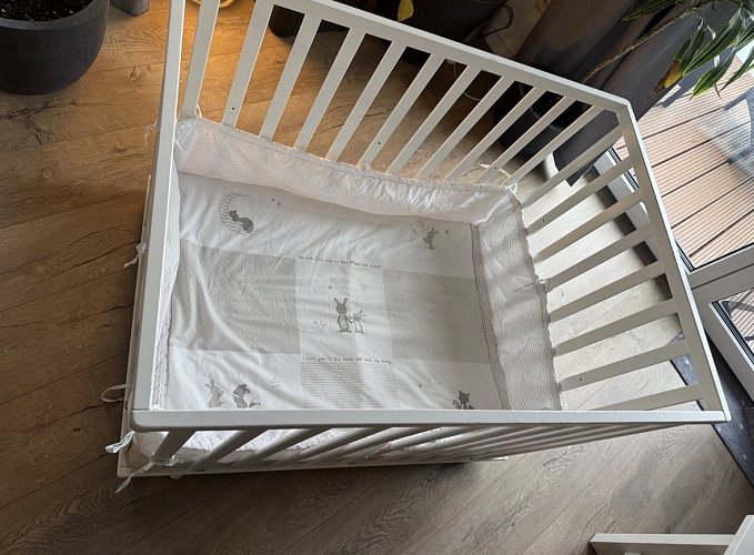 Laufstall ca. 100 x 75 cm mit kaum genutzter Matratze (roba)