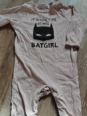 💖 H&M Batman „Bad Girl“ Schlafanzug – Größe 74 💖