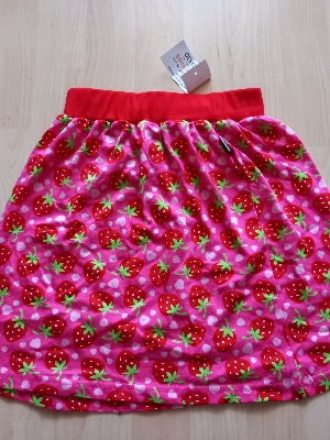 Jako-o Rock // Erdbeeren // Größe 140 // noch mit Etikett // Preis 10€