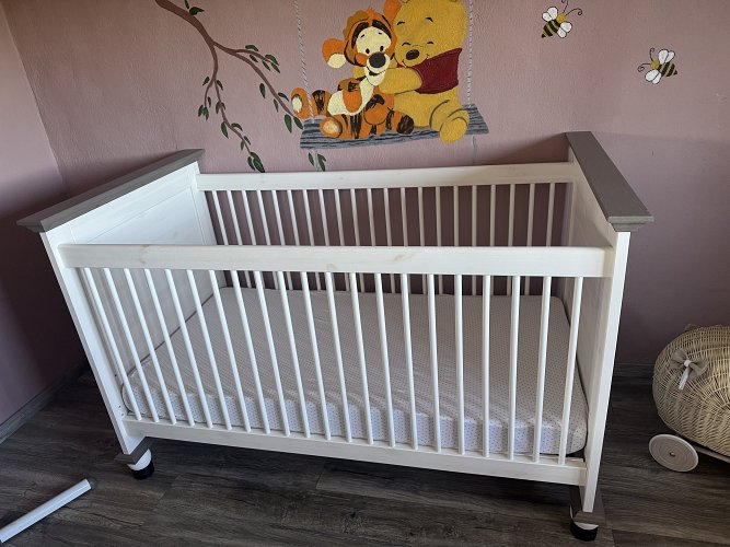 Baby Bett wie neu mit Matratze