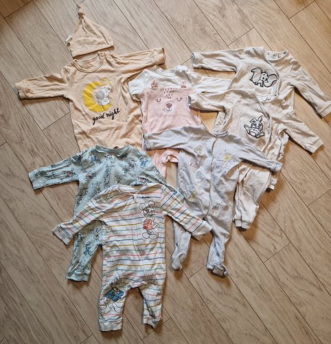 Strampler/Schlafanzüge