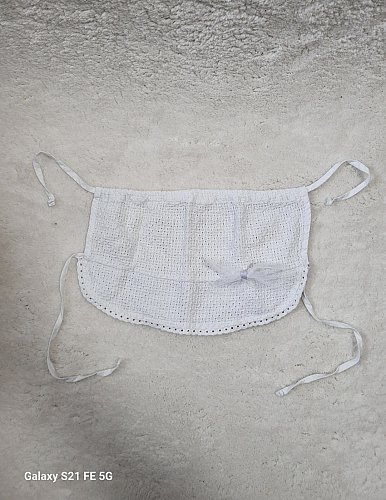 Baby Mädchen Mütze – Weiß – Häkeloptik – mit Schleife & Bindebändern – Frühling