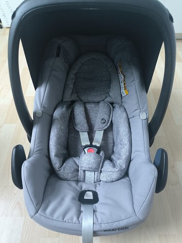 MaxiCosi iSize mit Neugeborenenschale