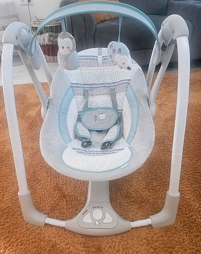 Babywippe mit Elektrisch einstellbare Schaukelfunktion