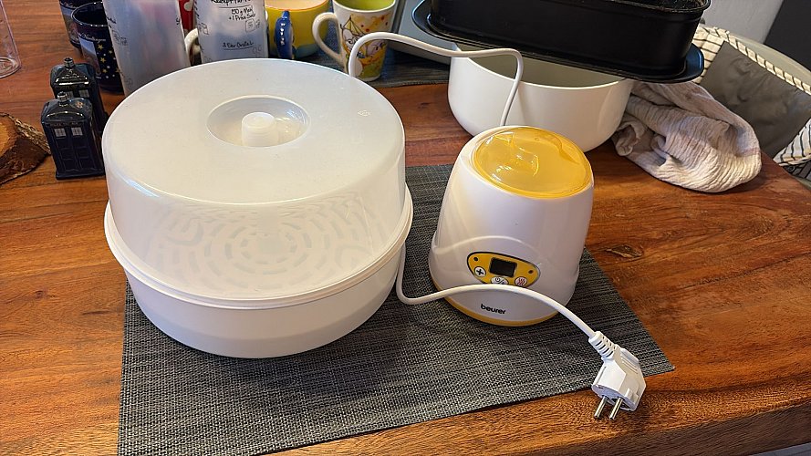 Sterilisator, Flaschenwärmer, Milchpulverbehäter (groß und klein)