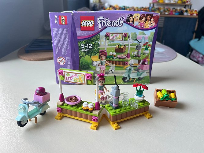 Lego Friends Limo Stand