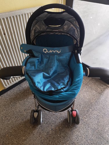 Maxi Cosi umbaubar zum Kinderwagen.