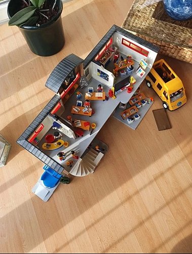 Schulhaus mit Erweiterung "Bundle" von Playmobil