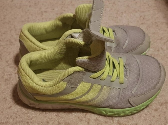 Turnschuhe sehr bequeme Kinderturnschuhe Sportschuhe Gr. 31