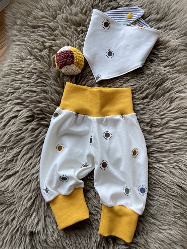 Pumphose/Jogginghose Neu Größe 56 Set mit Halstuch und Ball